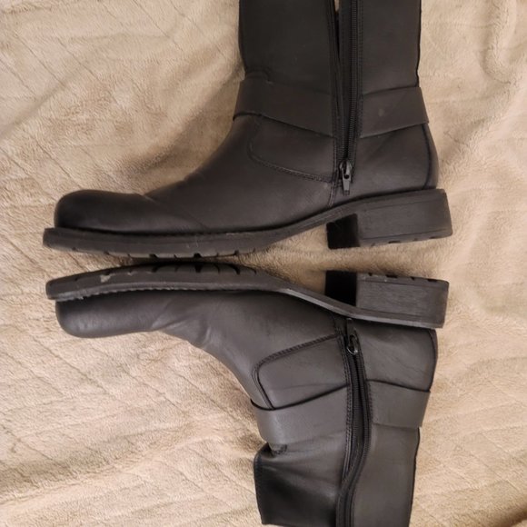 Boots - Picture 2 of 3